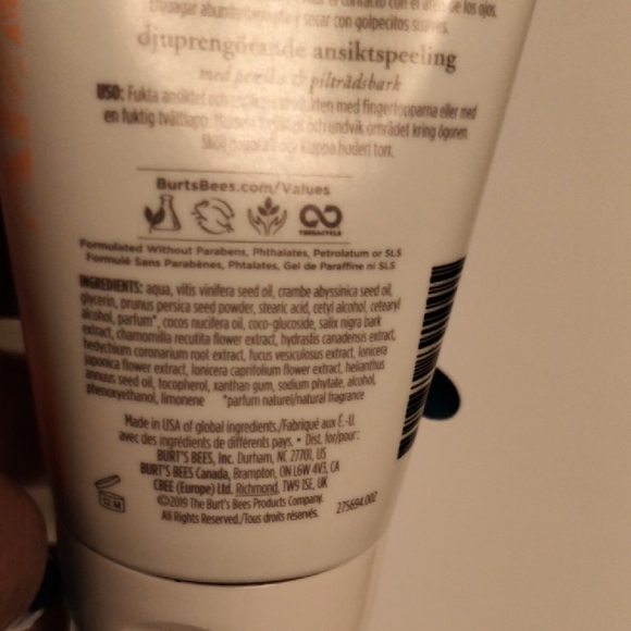 Burt's Bees Exfoliating Scrub with Peach and Willow - Picture 5 of 7